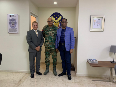 Visita de cortesía del Teniente General (r) Bernardo Santana Páez, P.N. al Director Ejecutivo de esta SVSP.