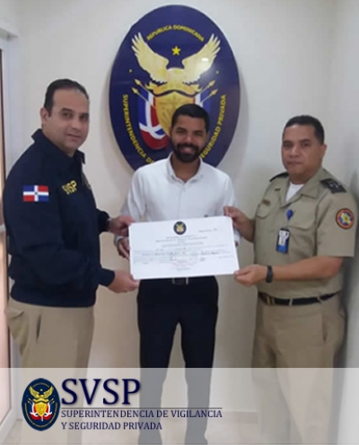 El Director Ejecutivo SVSP. realiza entrega de pergaminos de renovación de licencia a Empresas de Seguridad.