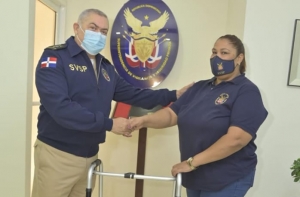 Director Ejecutivo SVSP realiza donación para el personal de esta dependencia.