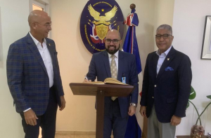 Director Ejecutivo SVSP., entregó una Carta de Encomio, al Lic. Boris Fco. De León Reyes Asesor Jurídico de esta institución.