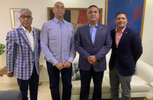 El Director Ejecutivo SVSP., recibió en su despacho la visita de cortesía del Vicealmirante Edwin R. Dominici Rosario, ARD.