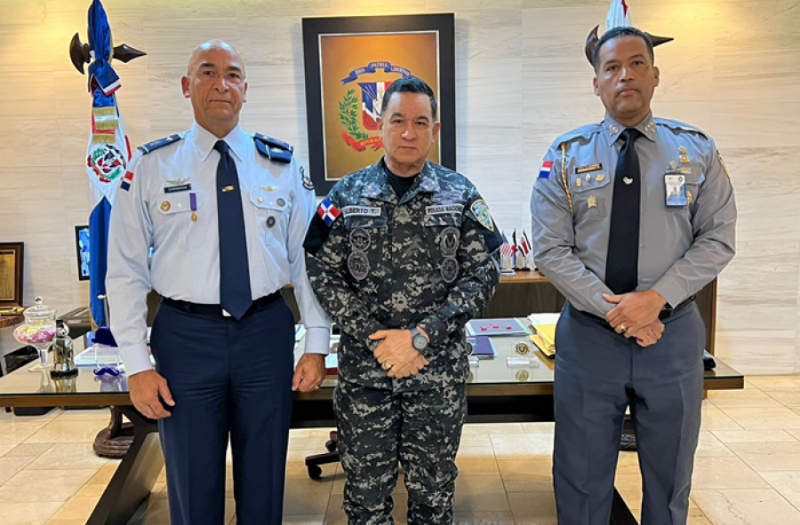 Superintendencia de Vigilancia y Seguridad Privada - Director Ejecutivo de  la SVSP. se reúne con el Director General de la Policía Nacional.