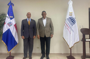 Director Ejecutivo de la SVSP, se reúne con el Ministro de Interior y Policía.