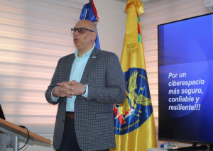 Colaboradores de la SVSP participaron en charla sobre Gobernanza y Ciberseguridad.