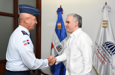El Ministro de Trabajo Lic. Luis Miguel De Camps, recibió en sus oficinas al General de Brigada Piloto Francisco M. Corominas Sánchez, FARD, Director Ejecutivo SVSP.