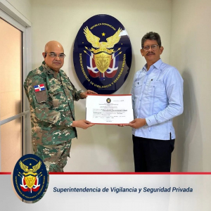El Director Ejecutivo de la SVSP. hizo entrega de pergaminos de renovación y de inicio Operación a varias empresas de seguridad privada del país,